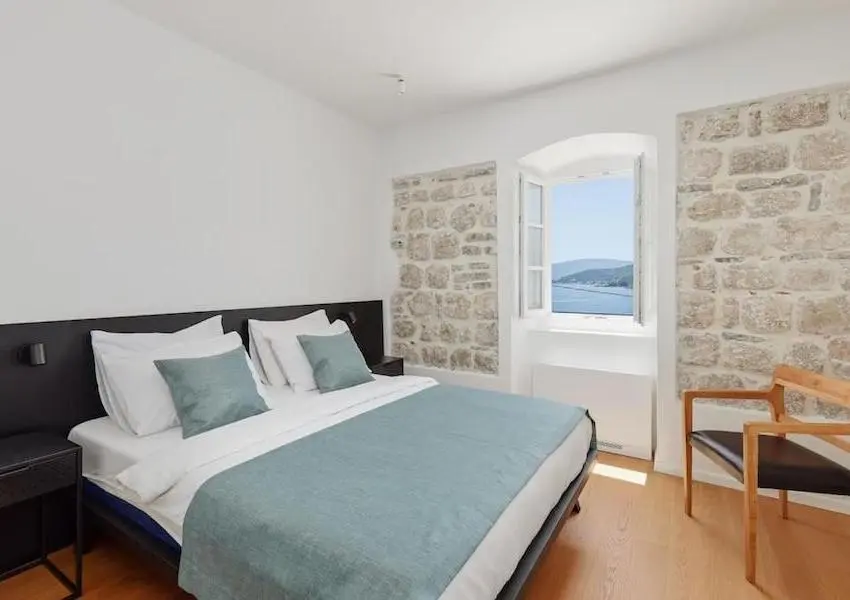 Stone House with stunning sea view in Perast