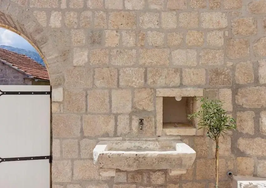 Stone House with stunning sea view in Perast