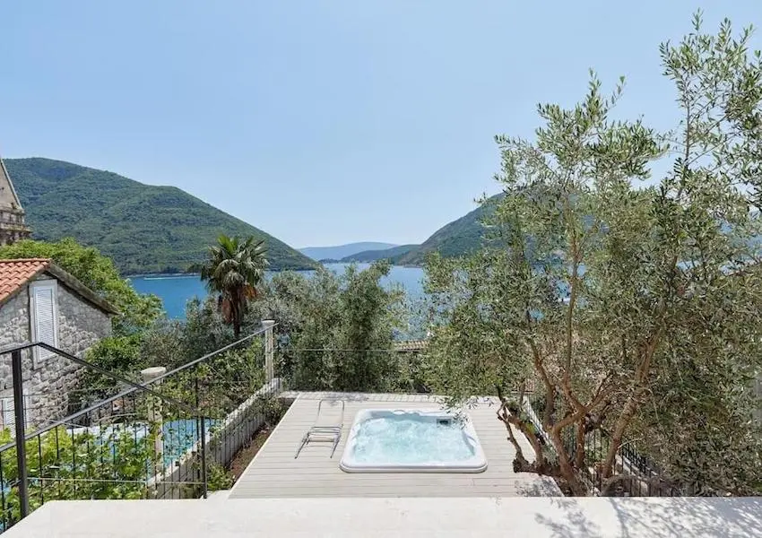 Stone House with stunning sea view in Perast