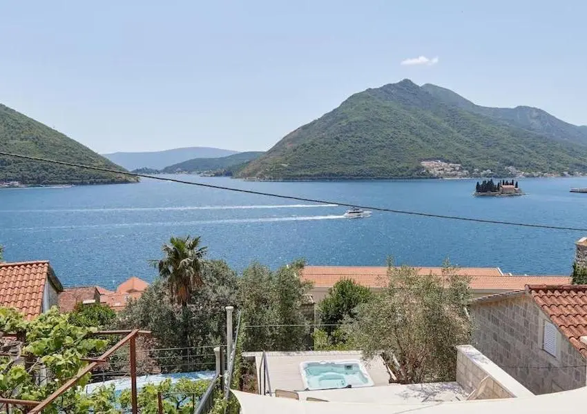Stone House with stunning sea view in Perast