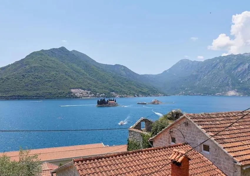 Stone House with stunning sea view in Perast