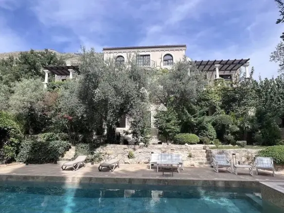 Authentic Luxury Villa in Rezevici