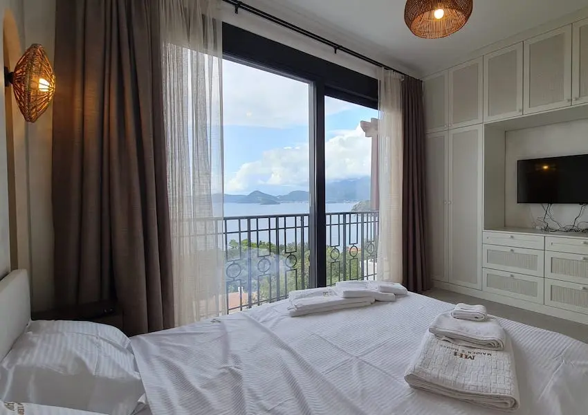 Impressive five-bedroom villa with stunning sea view in Skocidjevojka, Budva