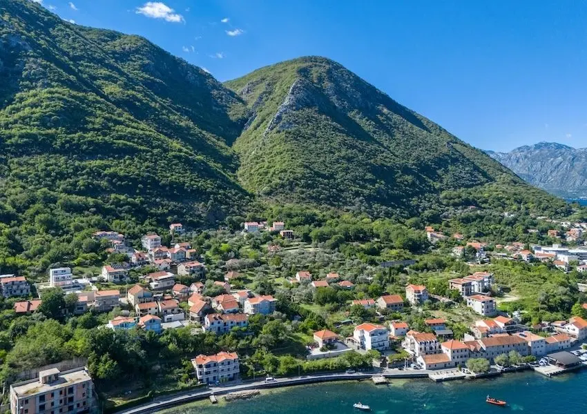 Palazzo Jerovitsa – Historic Stone Estate with Panoramic Bay Views