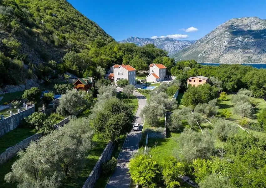 Palazzo Jerovitsa – Historic Stone Estate with Panoramic Bay Views