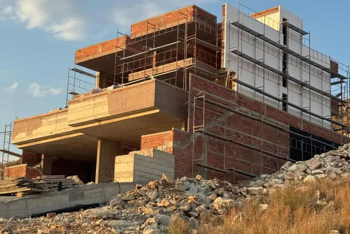Luxury Villa in Saranda, Albania with Panoramic Sea Views – Ideal Investment Opportunity!