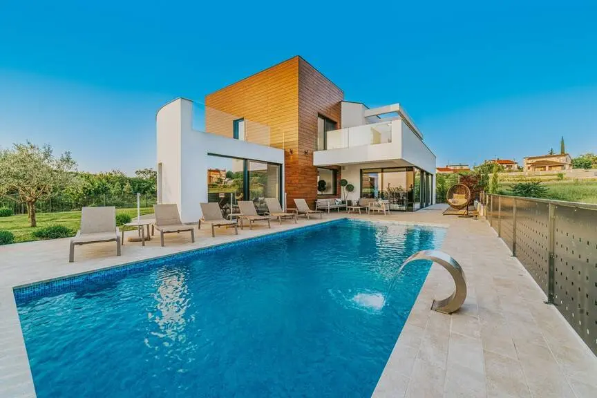 A Luxurious Oasis with Exceptional Amenities