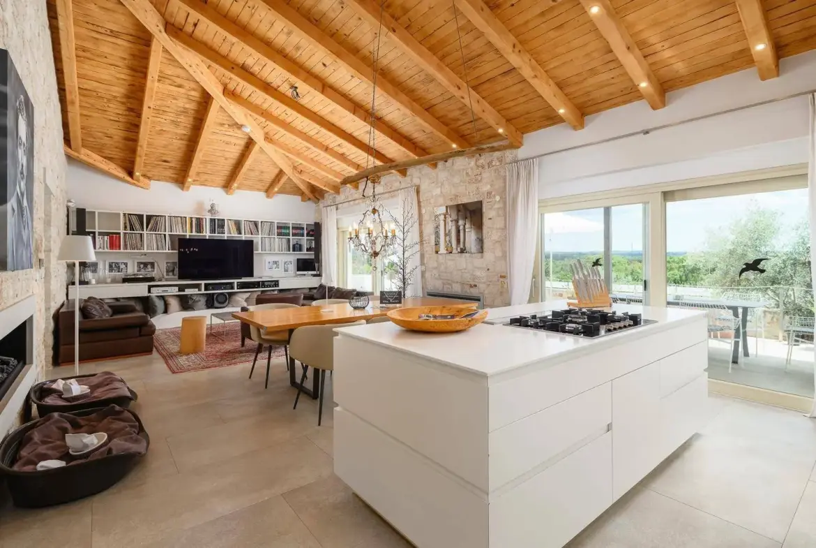 A Luxurious Oasis with Exceptional Amenities