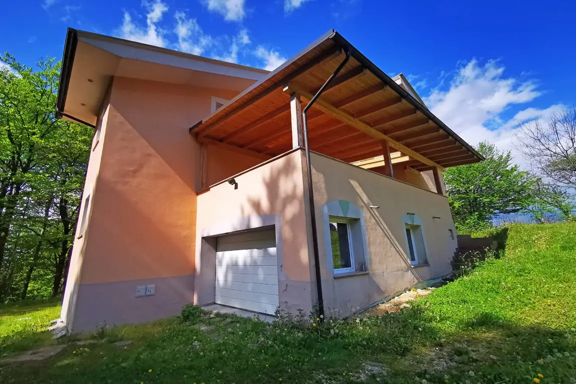 Ljubljana Area – A house with commercial space and a large, beautiful plot near Smlednik