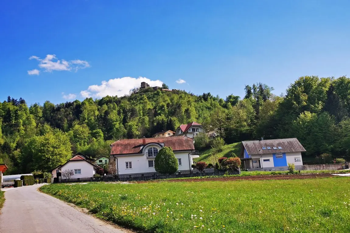 Ljubljana Area – A house with commercial space and a large, beautiful plot near Smlednik