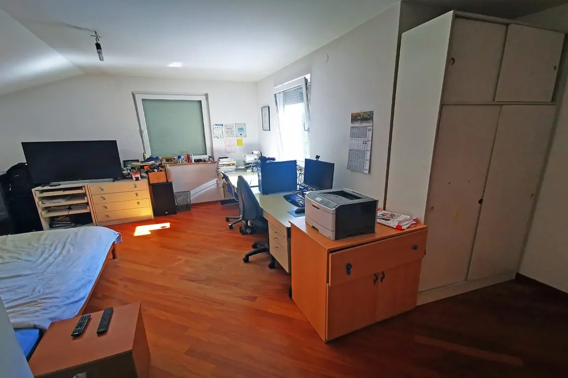 Ljubljana Area – A house with commercial space and a large, beautiful plot near Smlednik