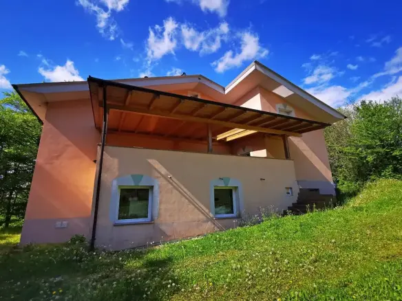 Ljubljana Area – A house with commercial space and a large, beautiful plot near Smlednik