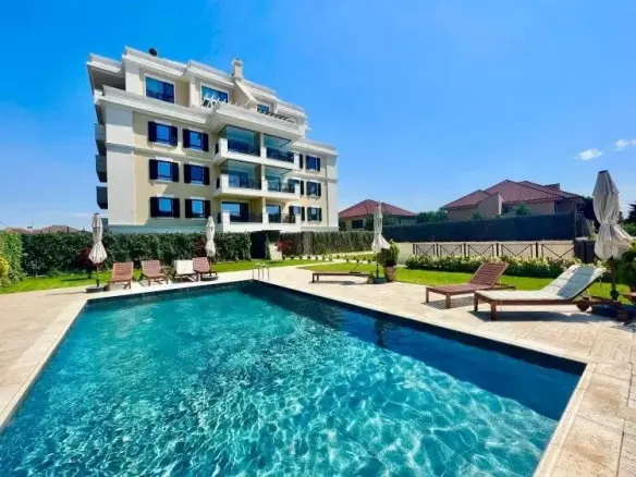 Penthouse for sale 4 rooms with 200 sqm rooftop, Pipera area 425 sqm