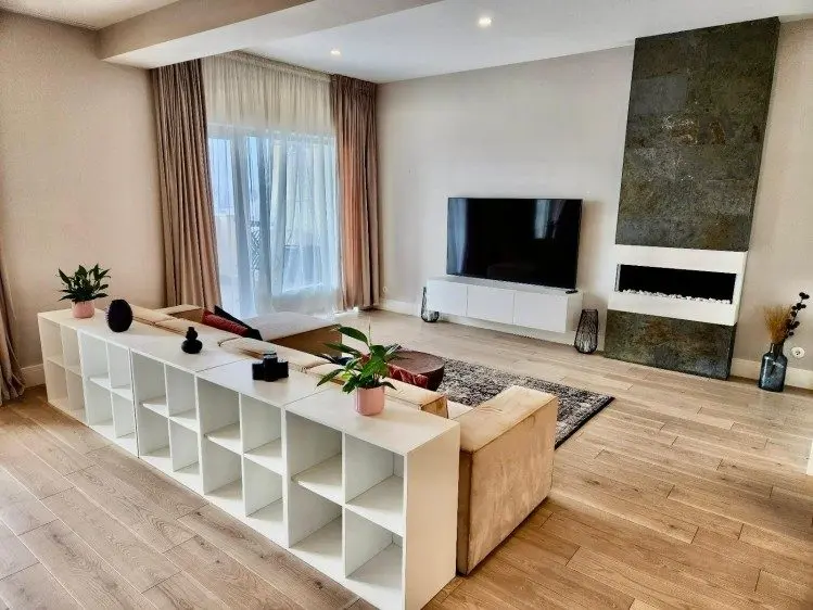 Penthouse for sale 4 rooms with 200 sqm rooftop, Pipera area 425 sqm