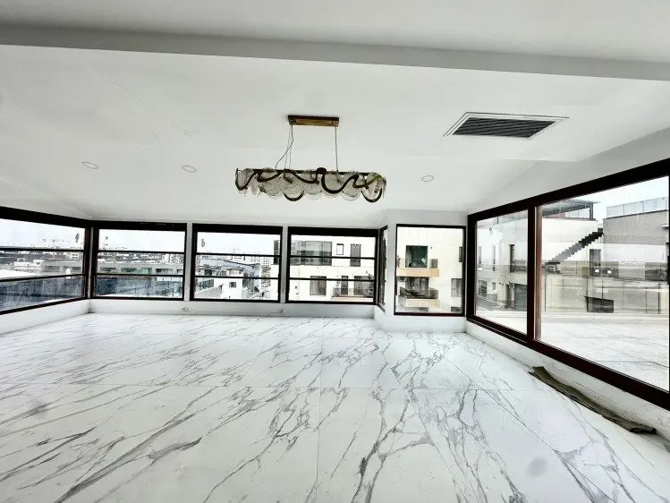Penthouse for Sale – 5 Rooms with 200 sqm Rooftop Terrace – Aviatiei–Pipera Area, Bucharest