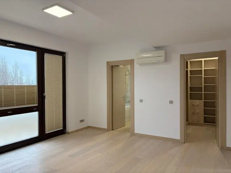 Penthouse for sale 5 rooms Batistei – Intercontinental area, Bucharest