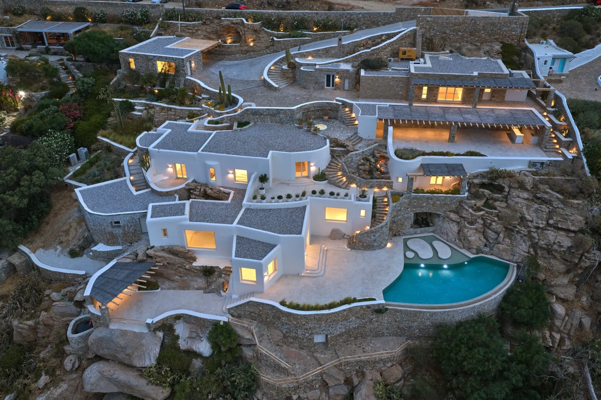 Above – House in Mykonos