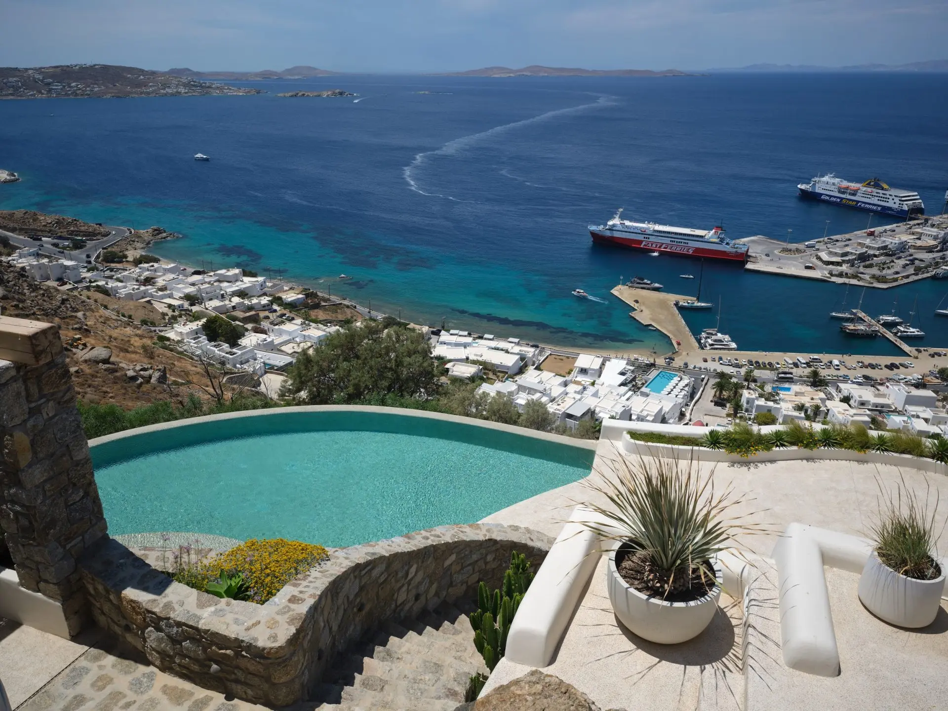 Above – House in Mykonos