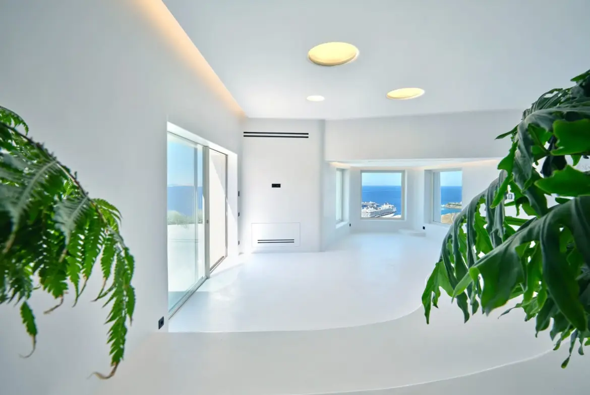 Above – House in Mykonos