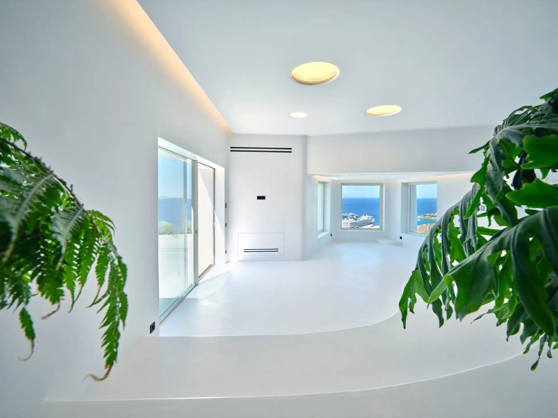 Above – House in Mykonos