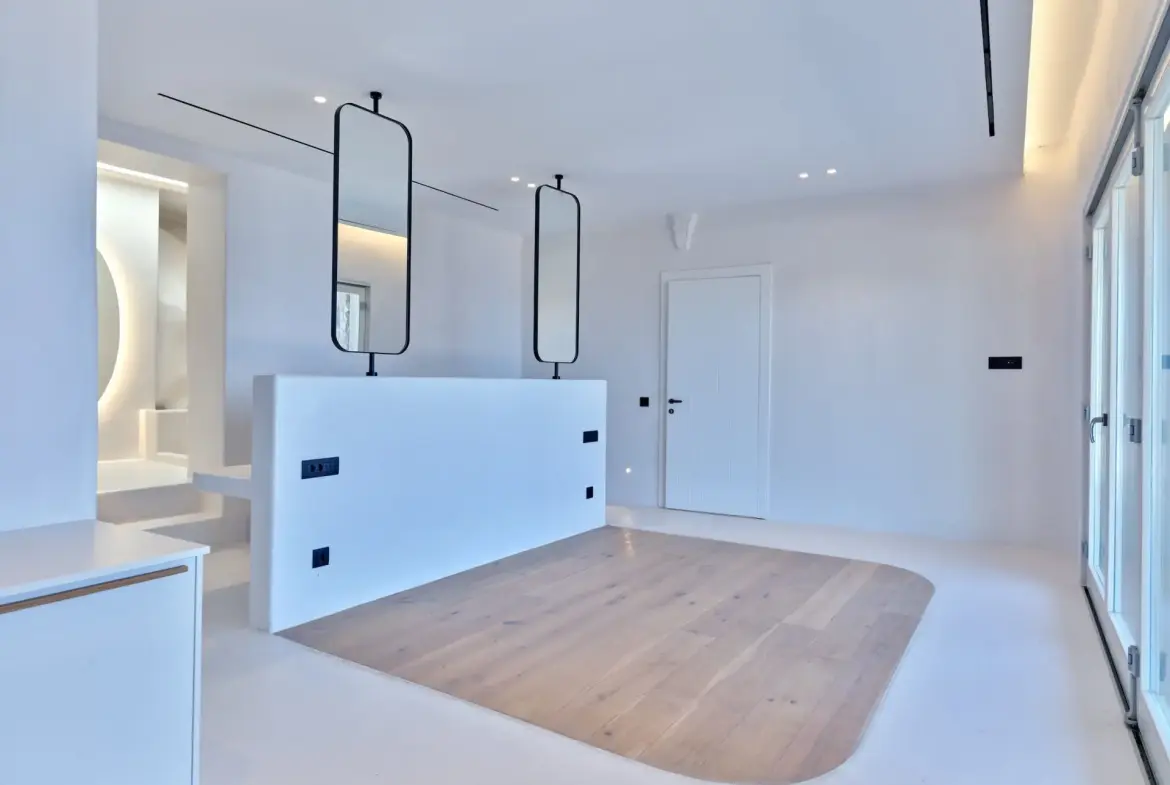 Above – House in Mykonos
