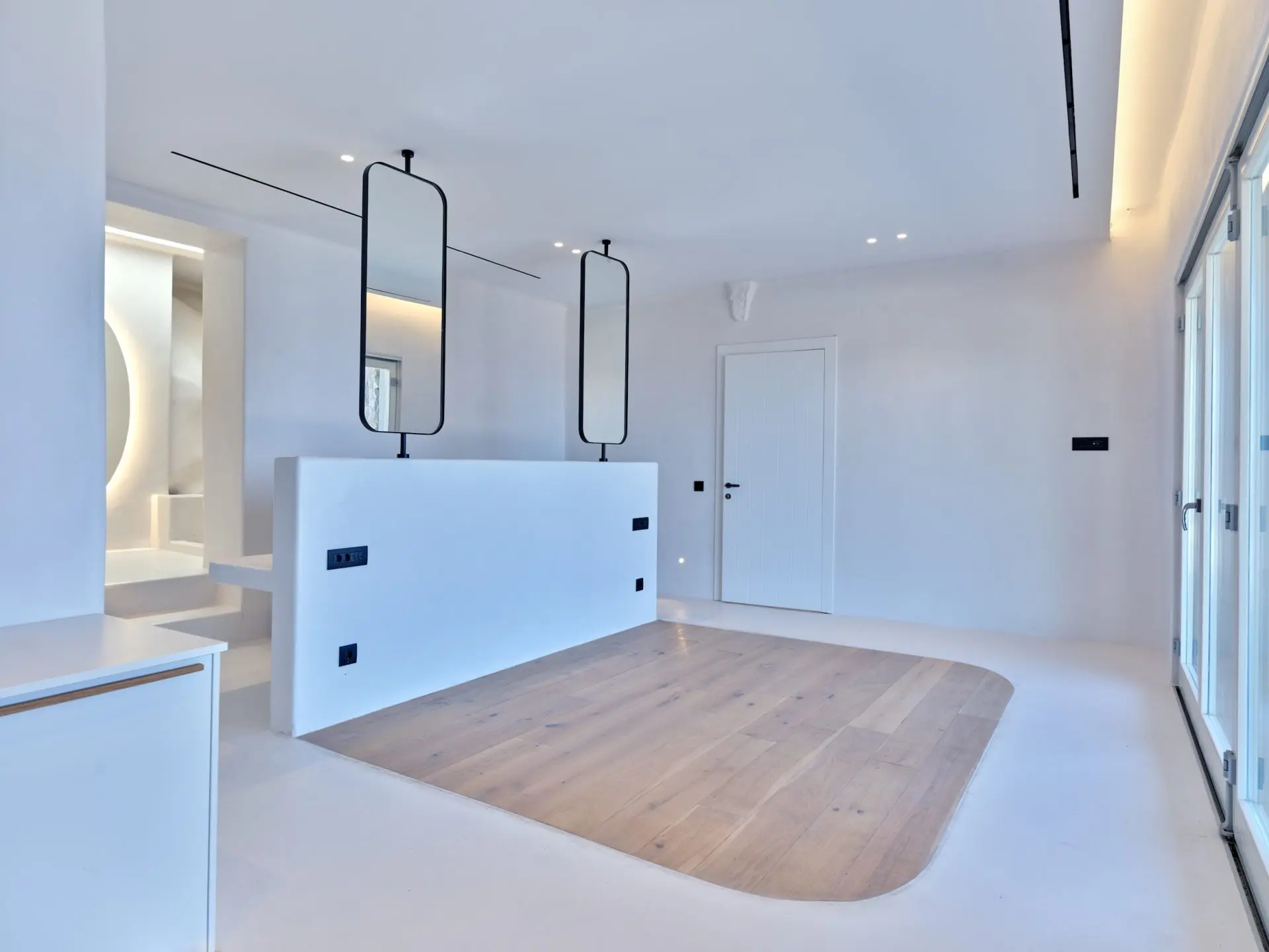 Above – House in Mykonos