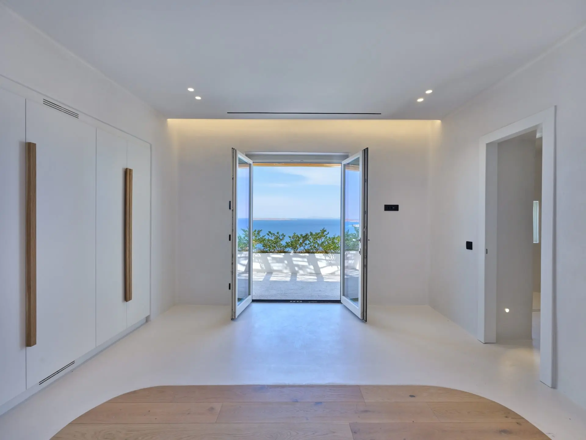 Above – House in Mykonos