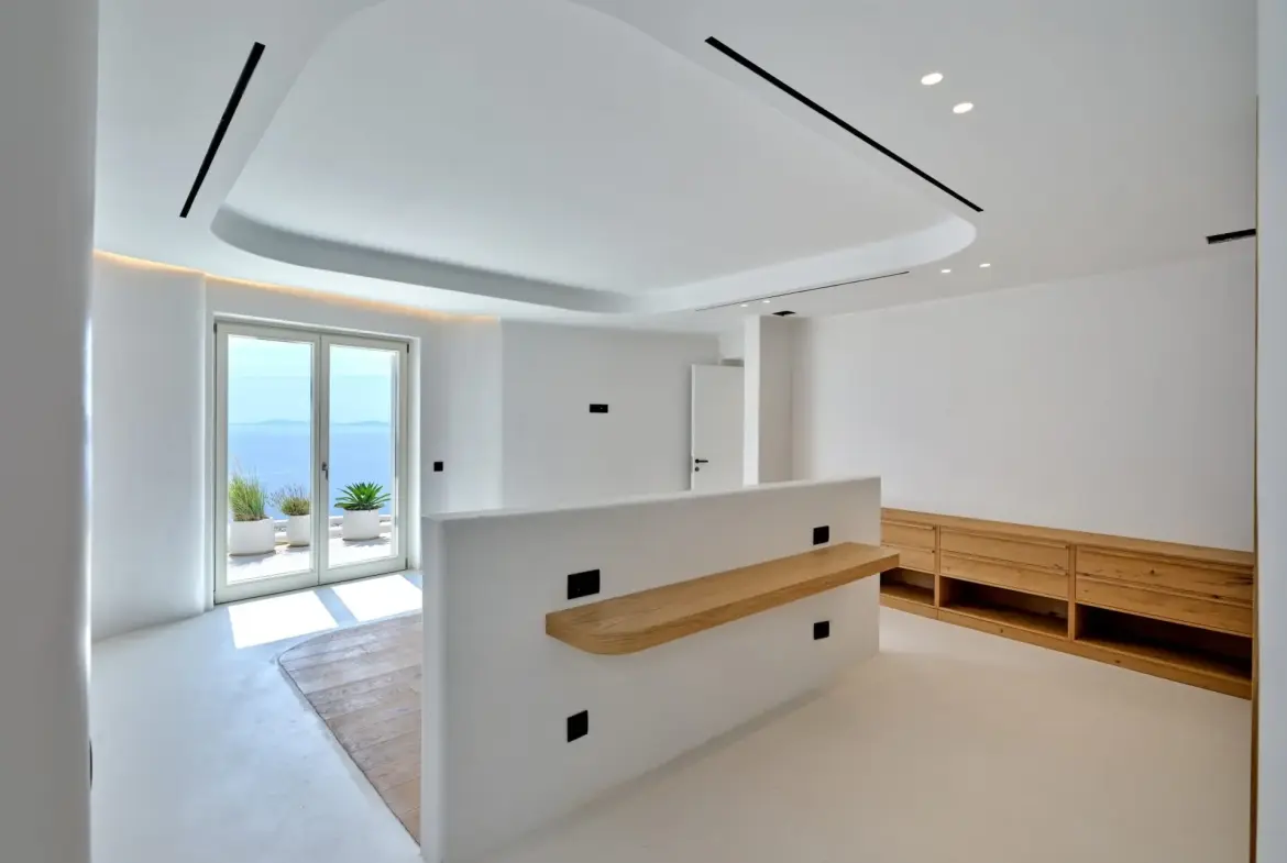 Above – House in Mykonos