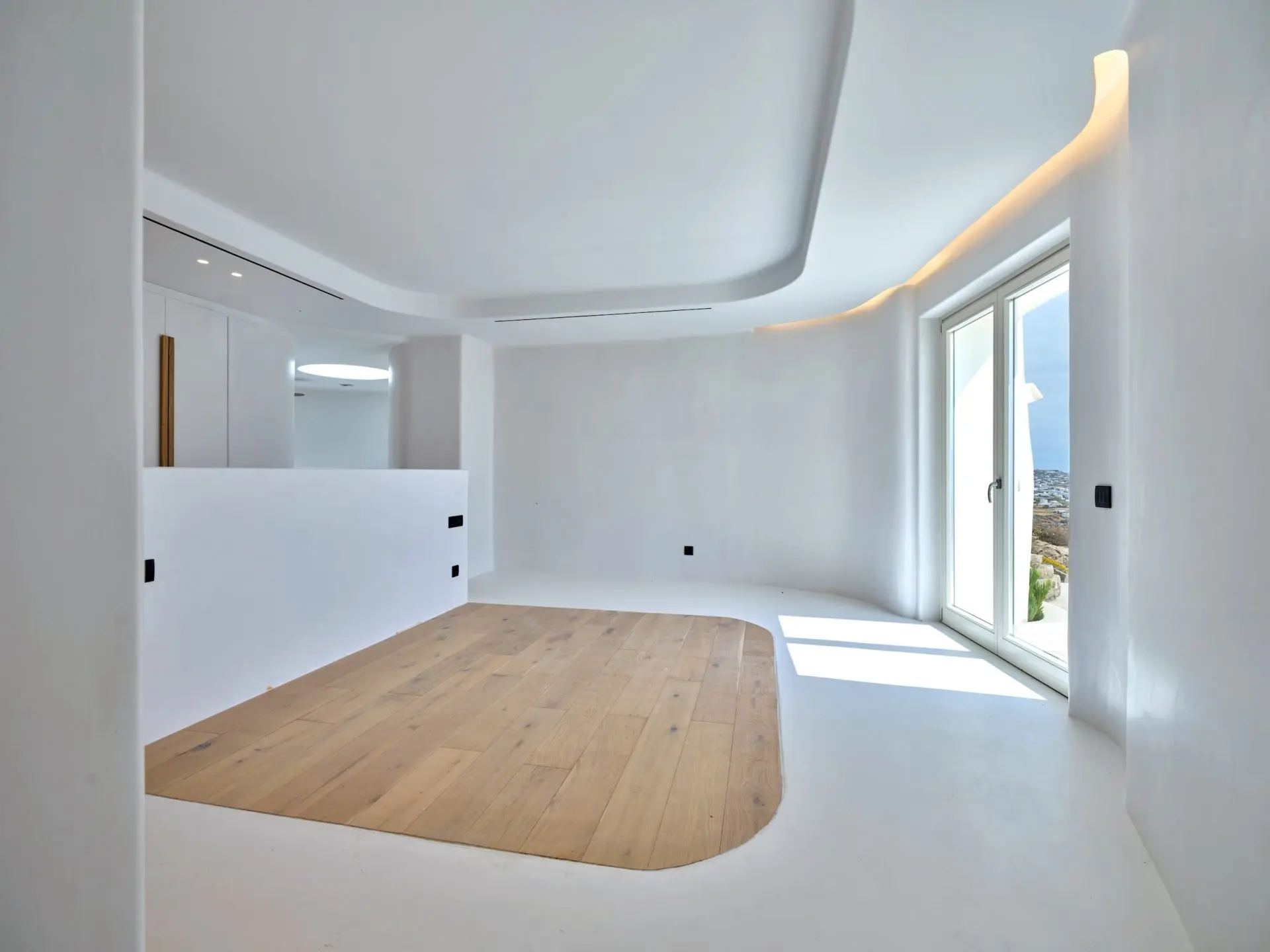 Above – House in Mykonos