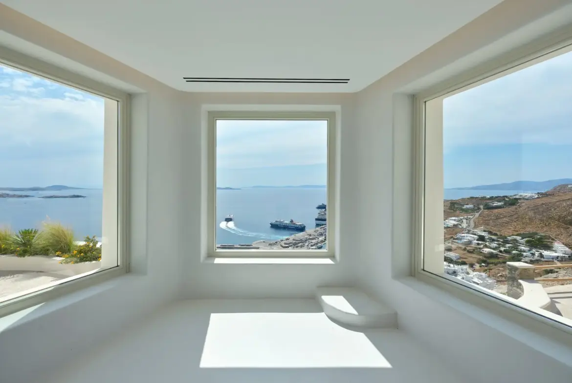 Above – House in Mykonos