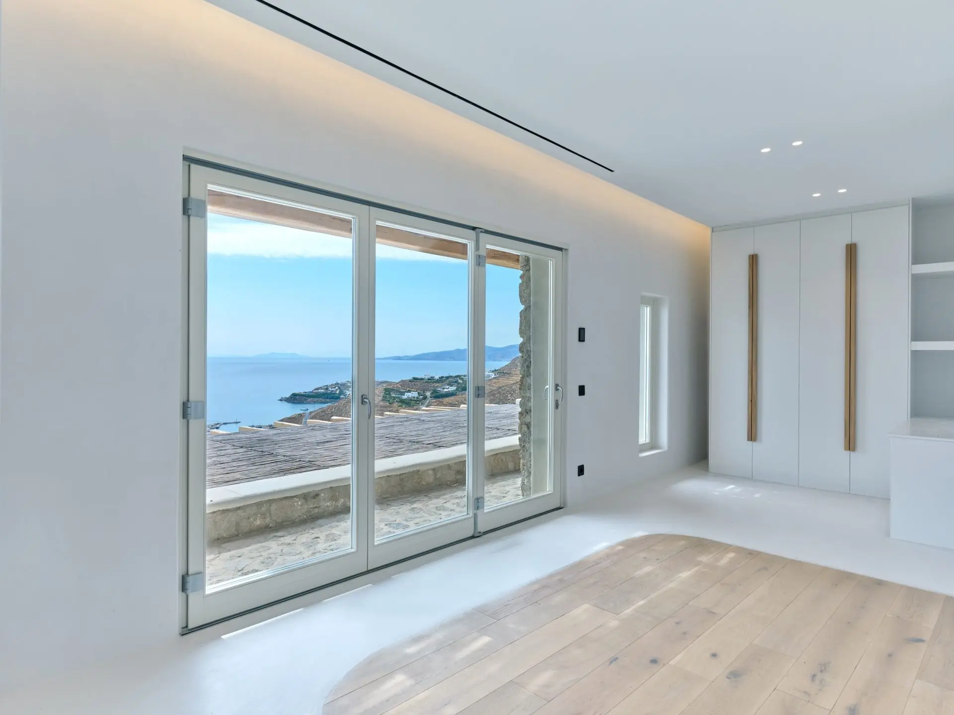 Above – House in Mykonos