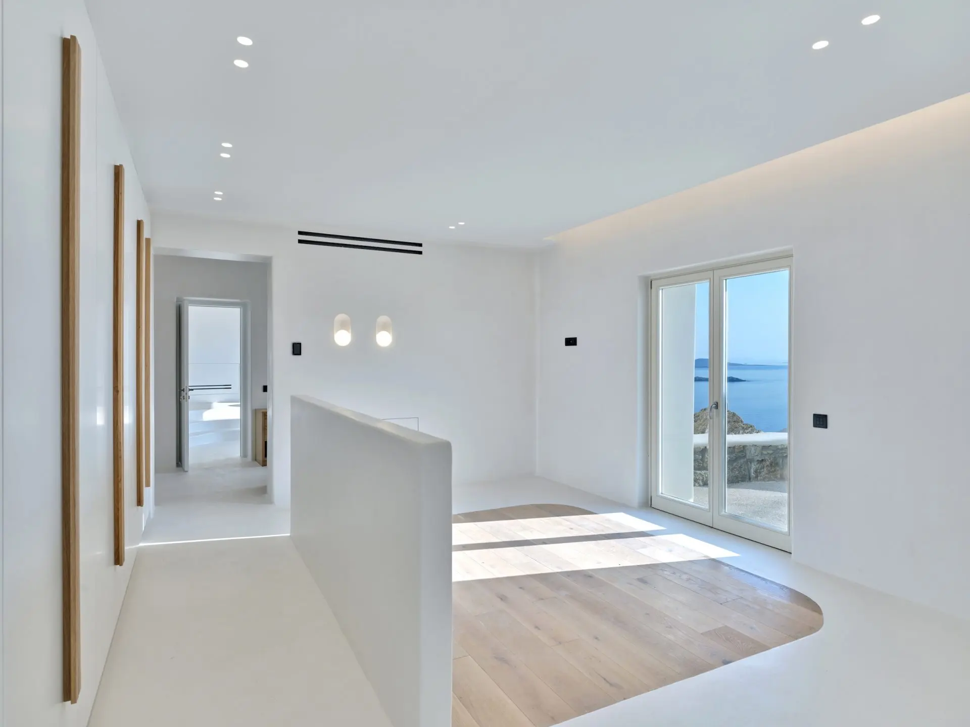 Above – House in Mykonos