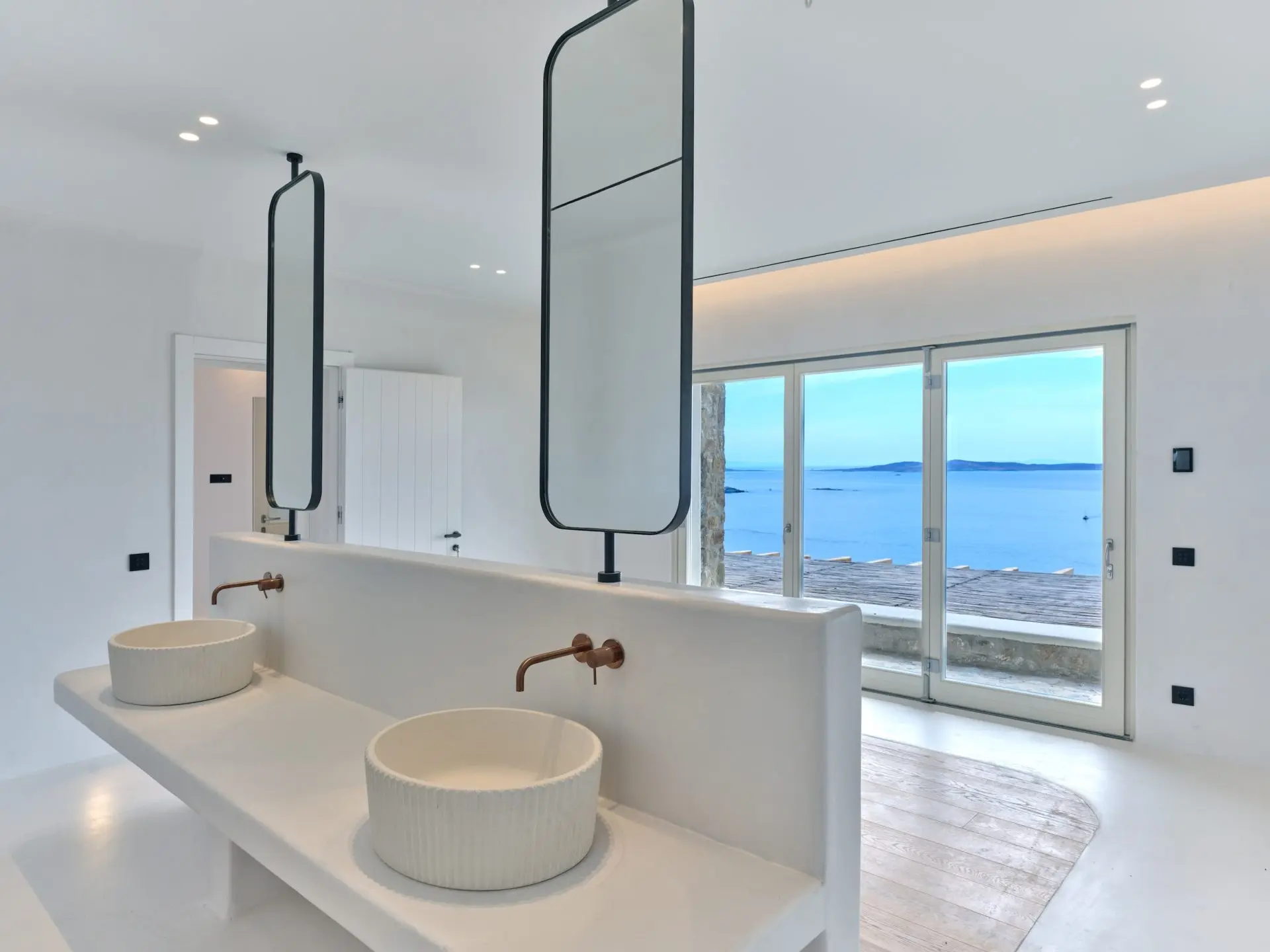 Above – House in Mykonos