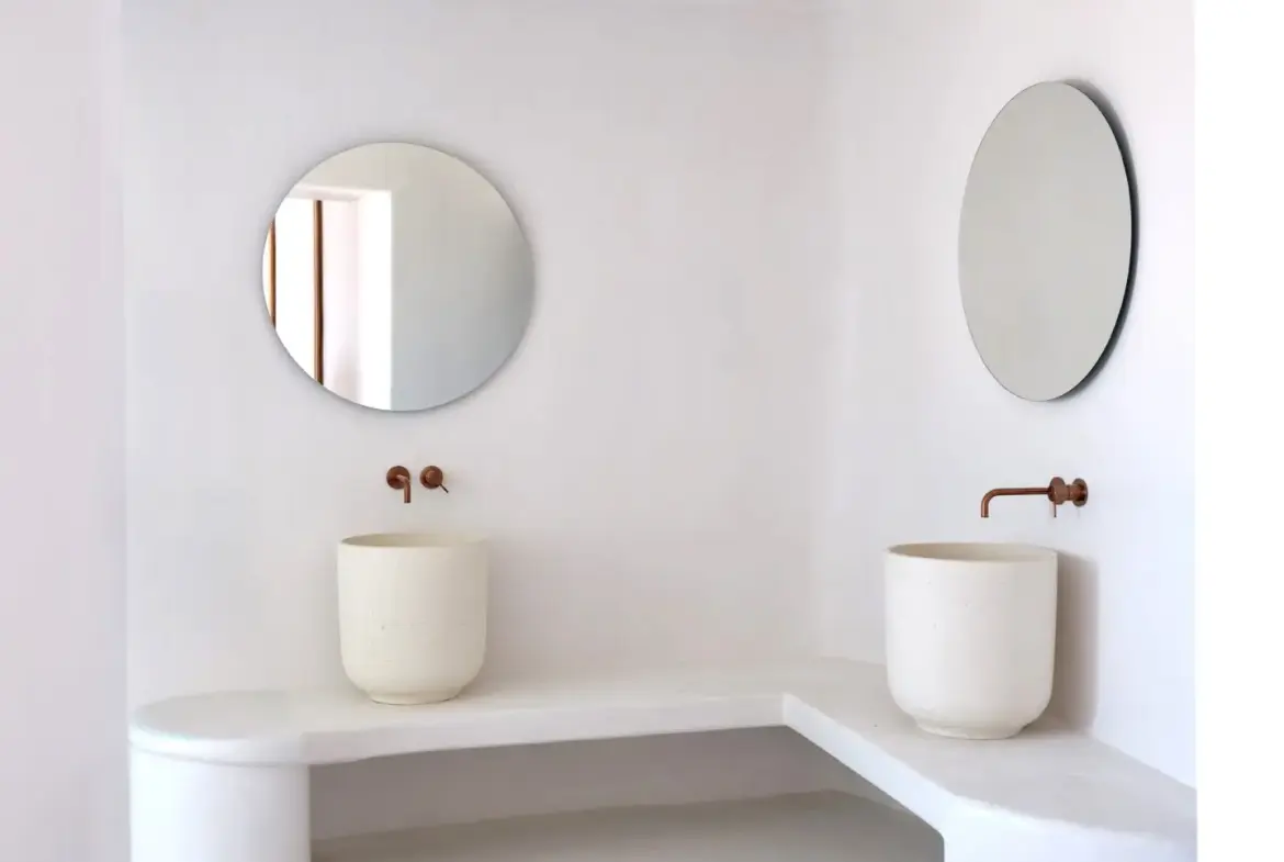 Above – House in Mykonos
