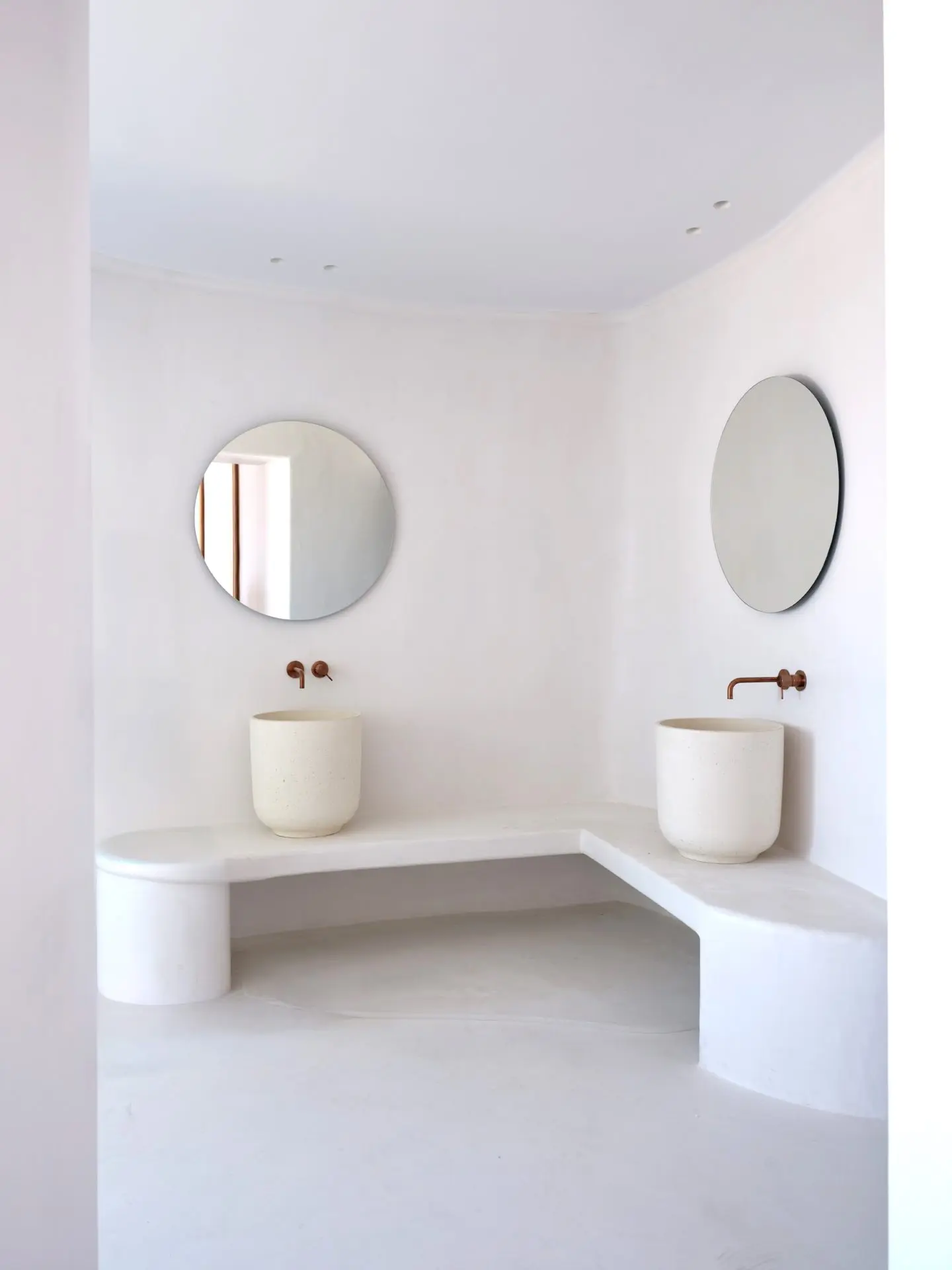Above – House in Mykonos