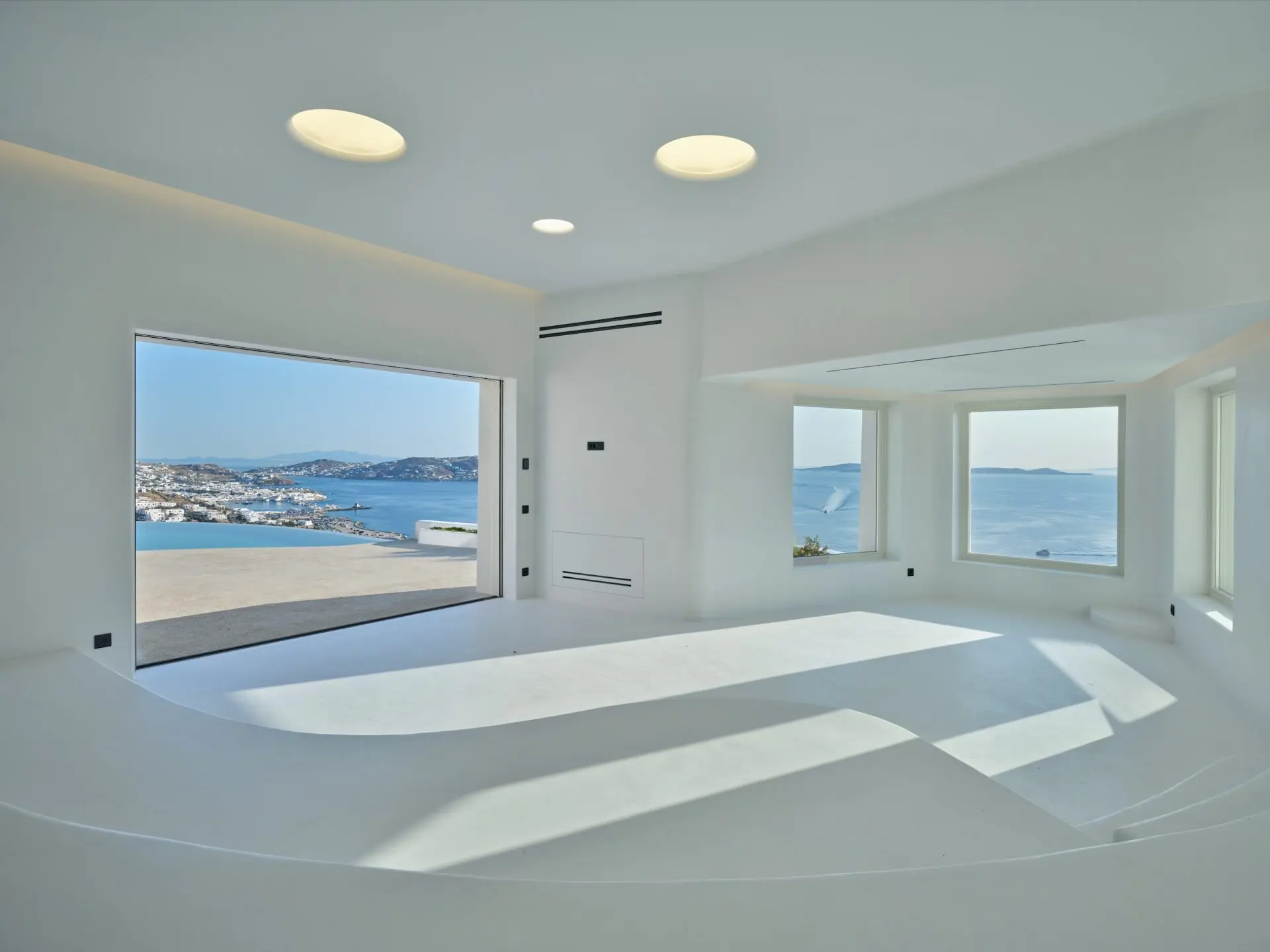 Above – House in Mykonos