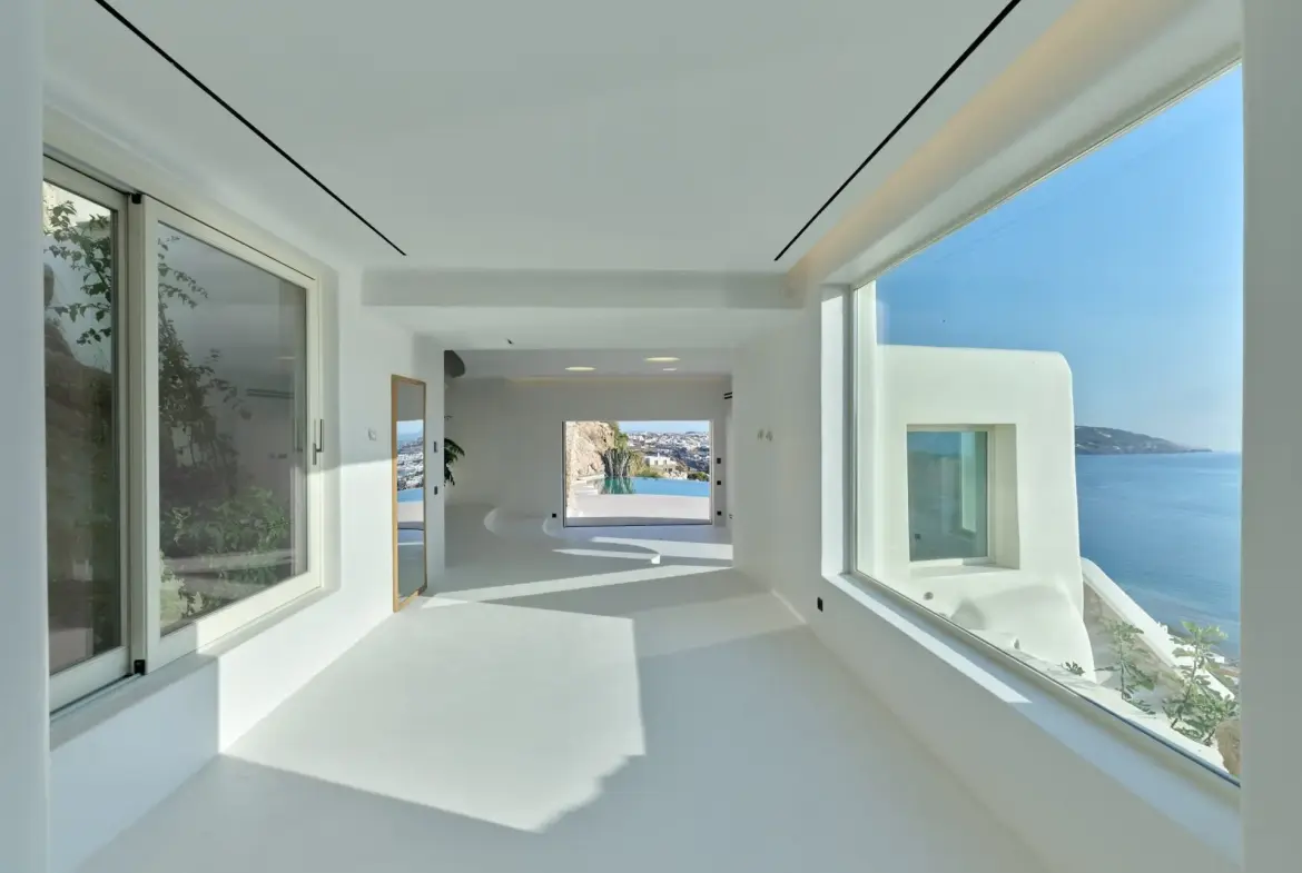 Above – House in Mykonos
