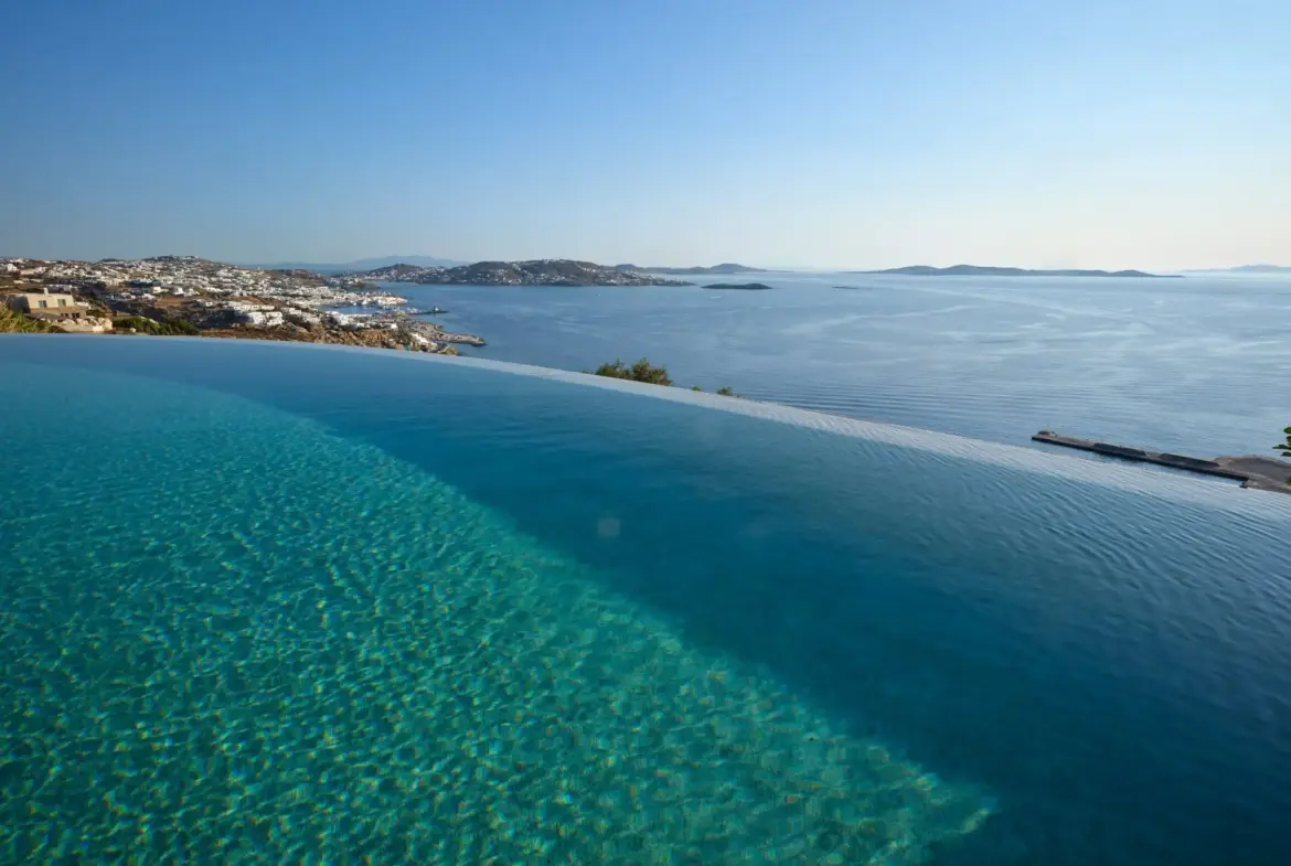 Above – House in Mykonos