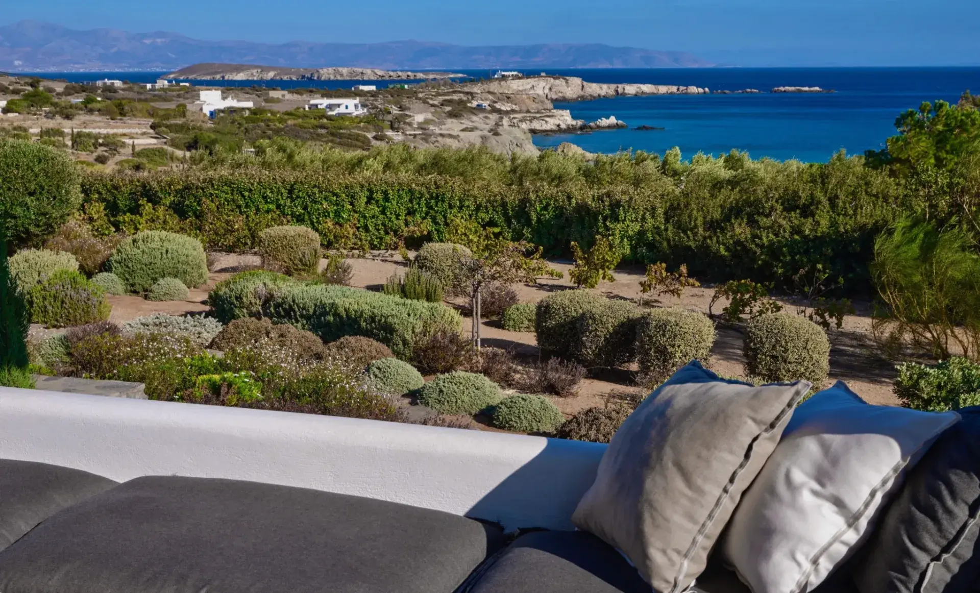 sothebys-greece-agape-2023-03-08_11-48-52_948003-2048×1239-1 Agape – House in Paros