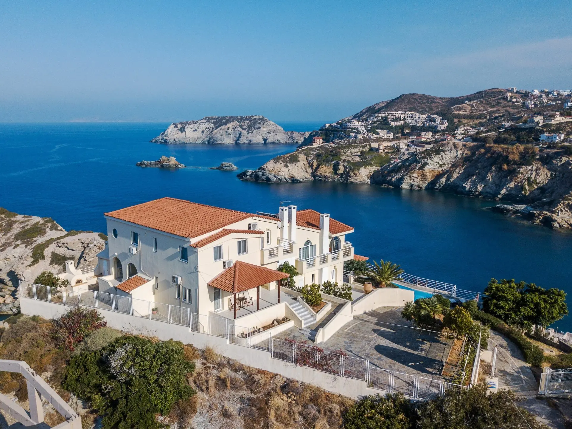 sothebys-greece-akron-2026-08-26_12-18-01_529225 Akron – House with guest house in Heraklion