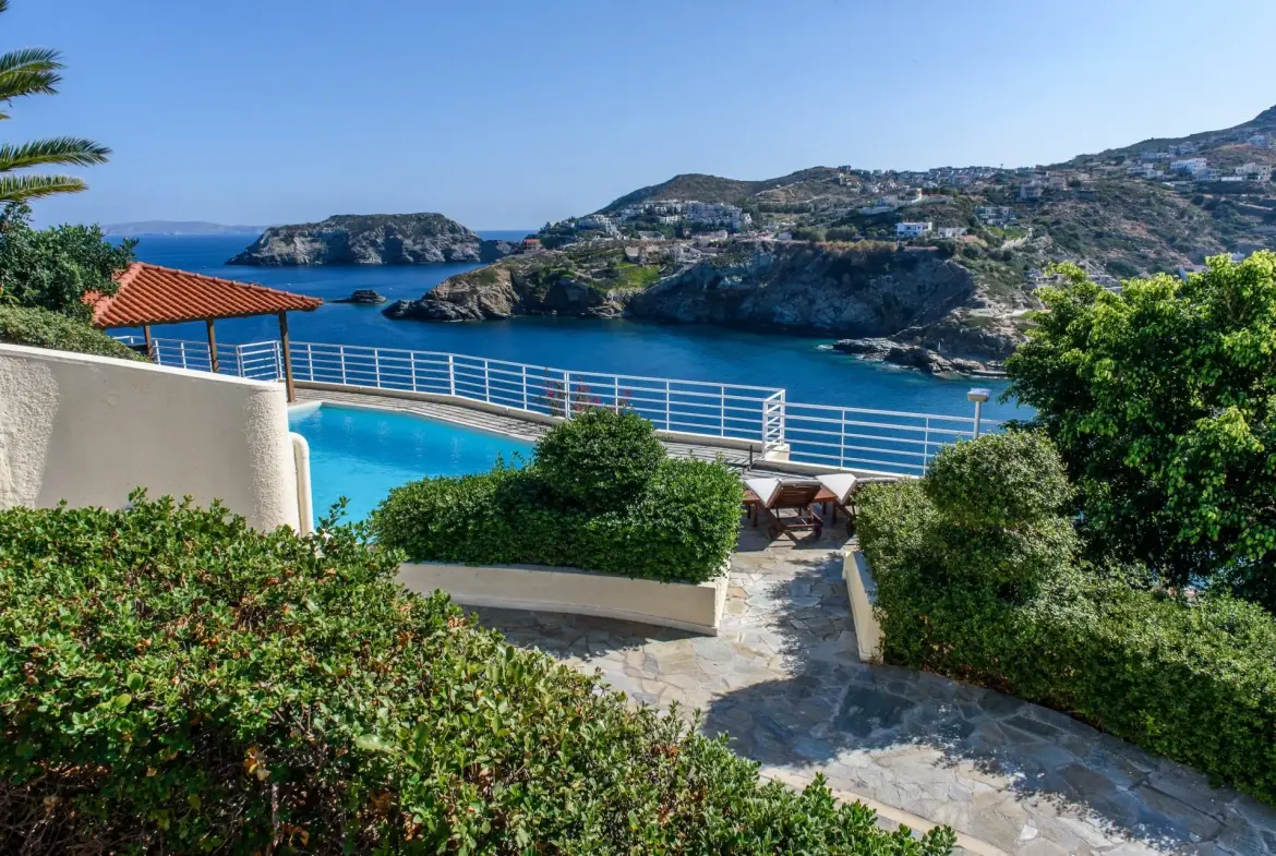 Akron – House with guest house in Heraklion