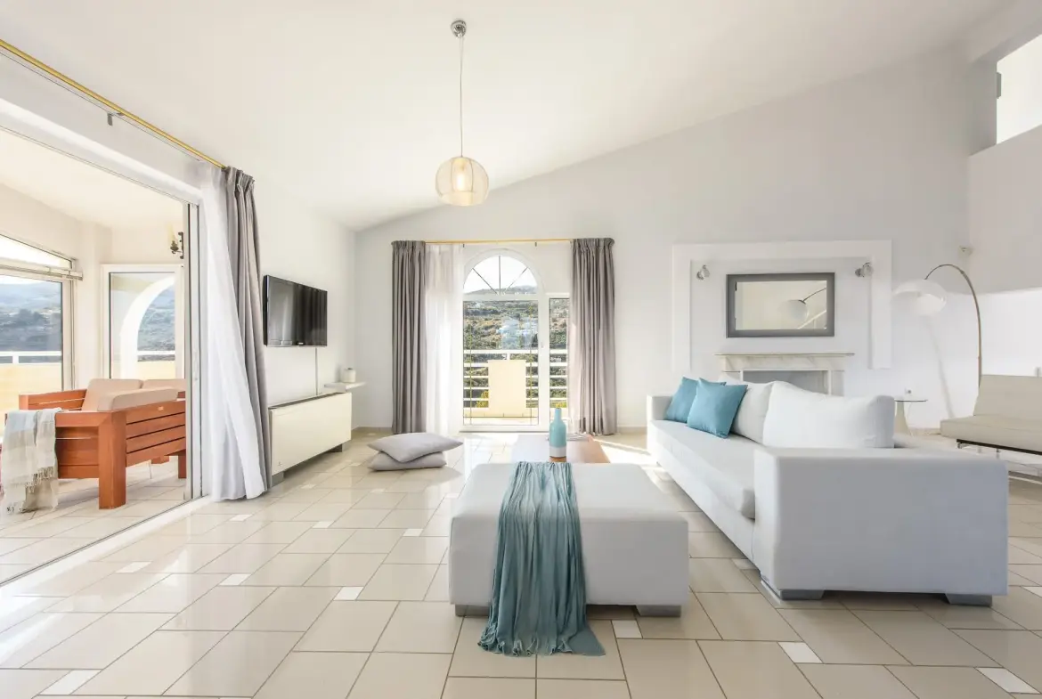 Akron – House with guest house in Heraklion