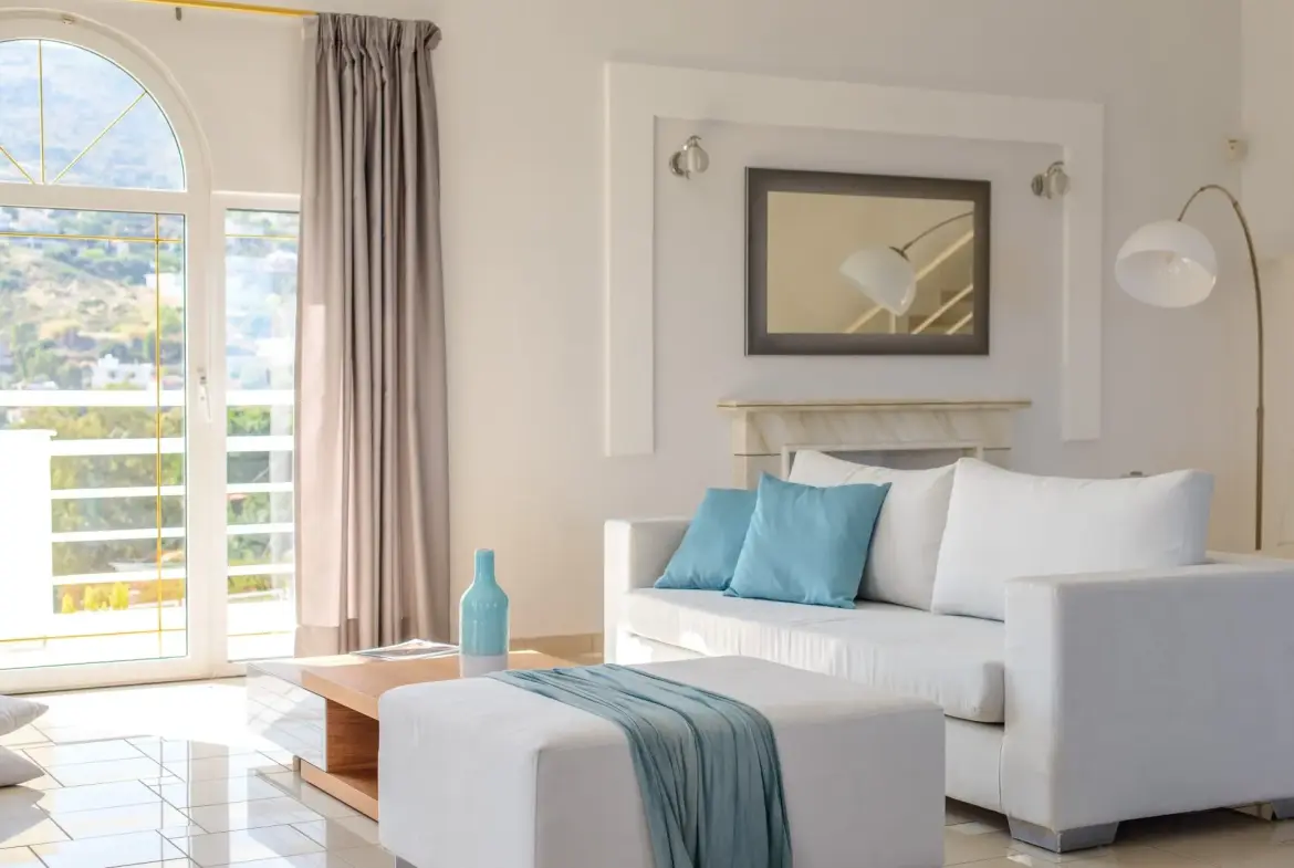 Akron – House with guest house in Heraklion