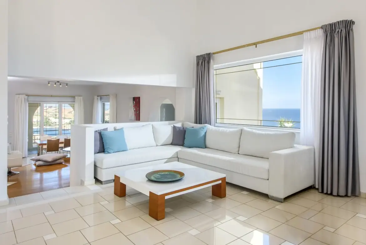 Akron – House with guest house in Heraklion