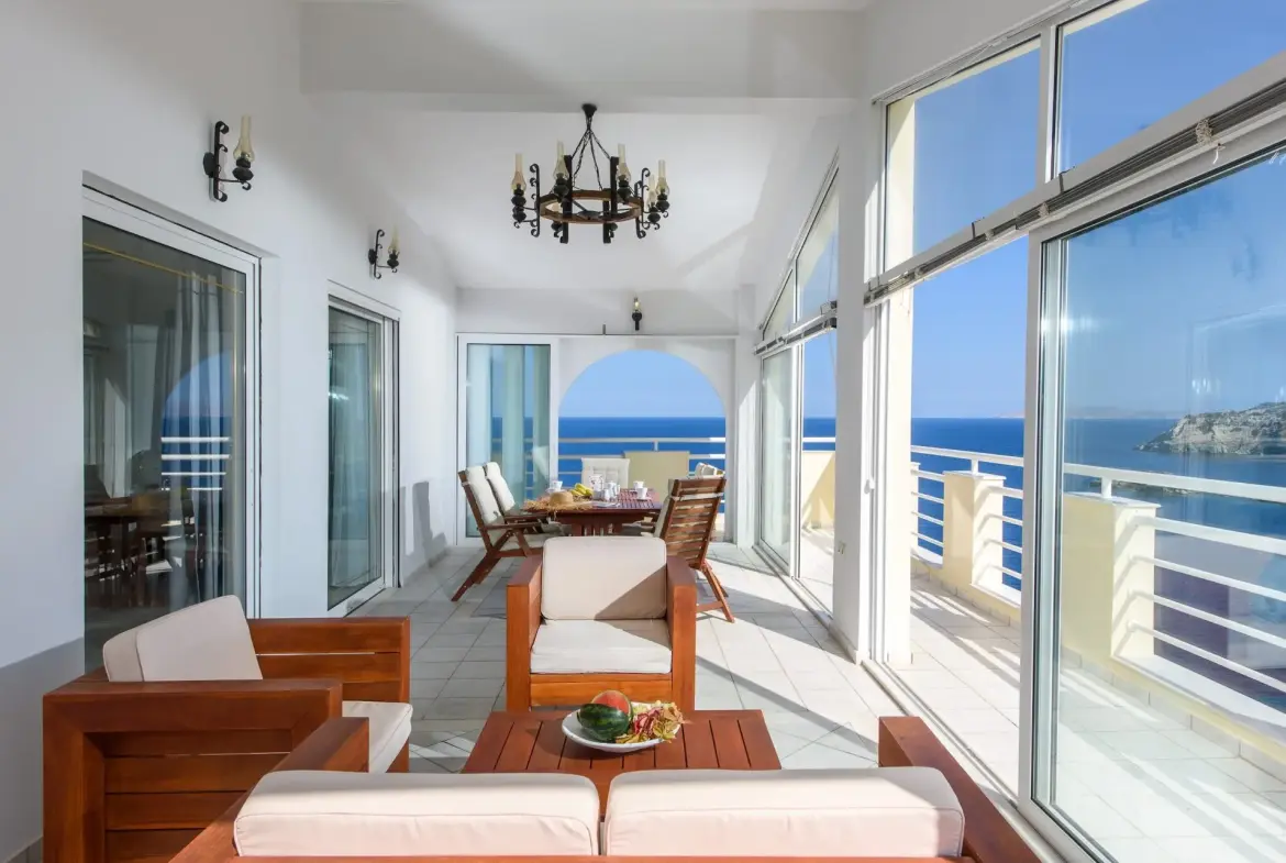 Akron – House with guest house in Heraklion