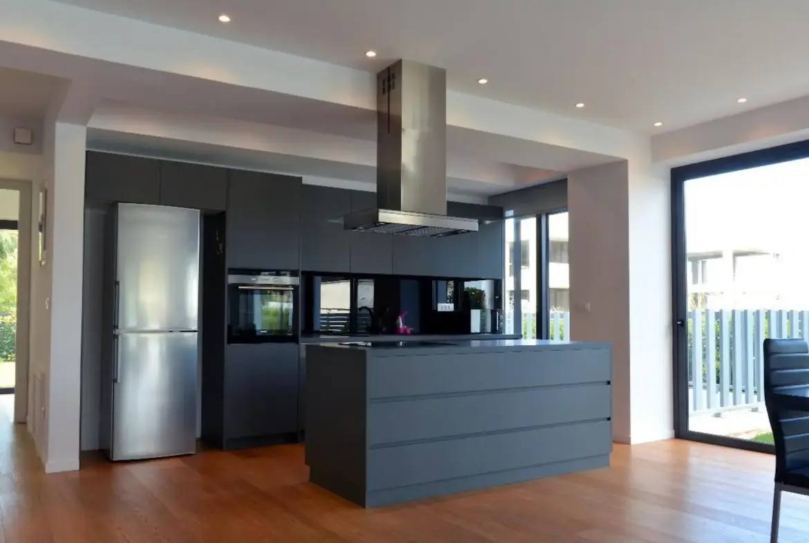 Artemisia – Apartment in Athens Riviera