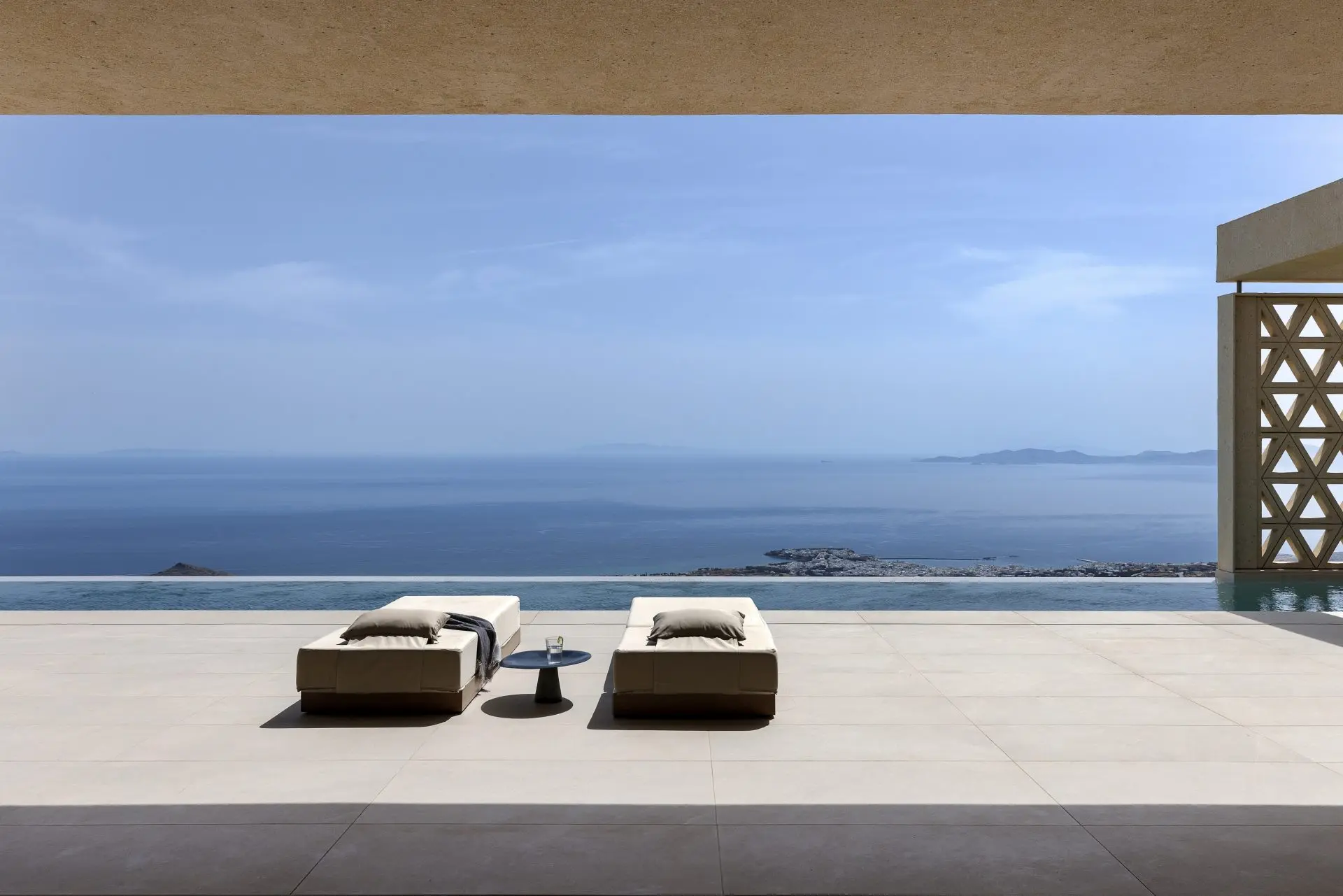 Axis – Commercial property in Tinos