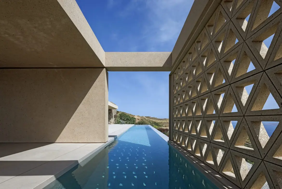 Axis – Commercial property in Tinos