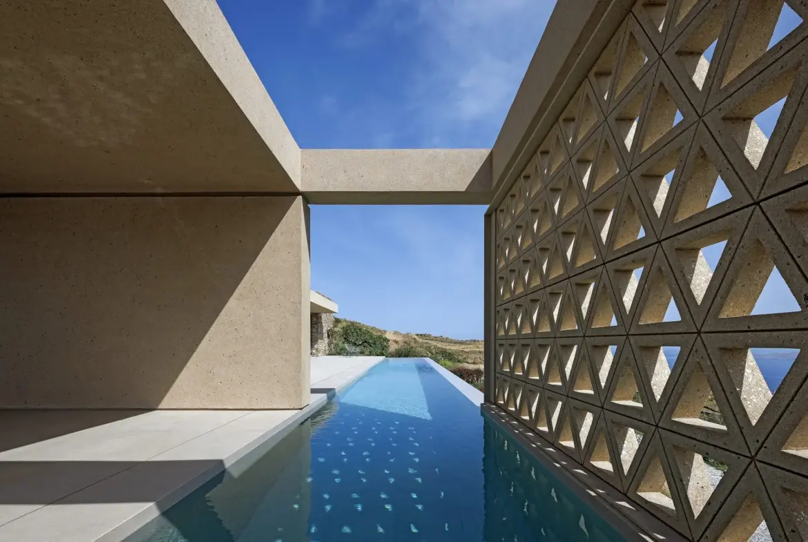 Axis – Commercial property in Tinos