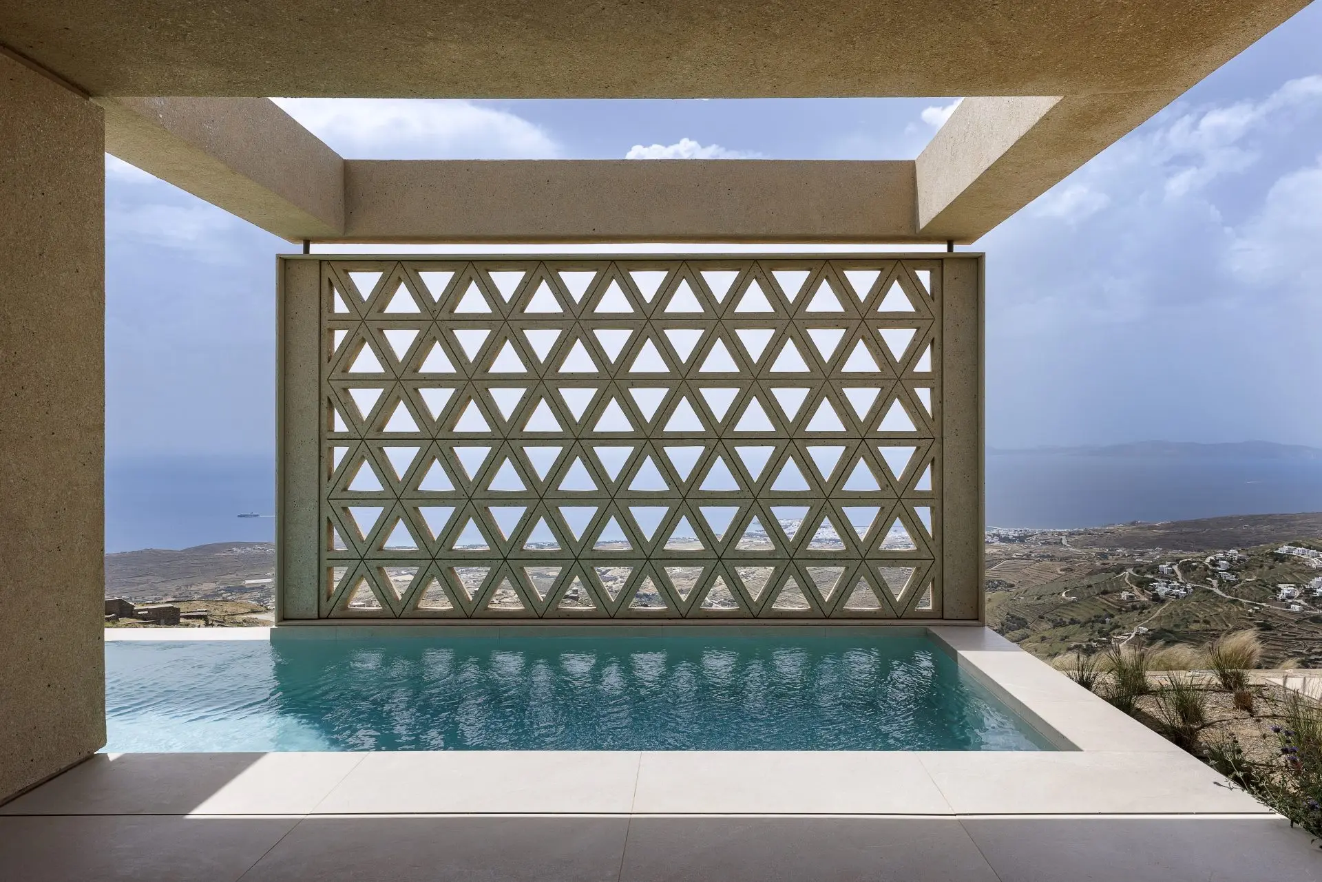 Axis – Commercial property in Tinos